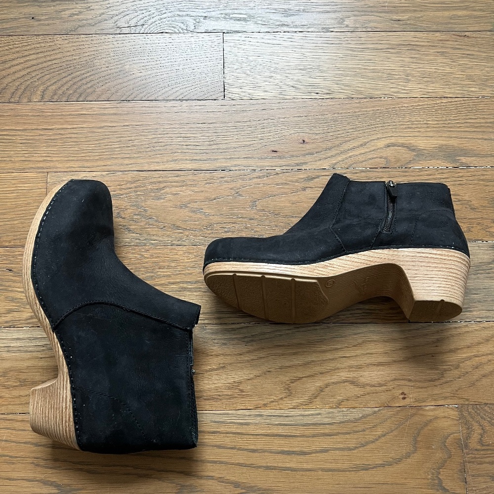 Dansko black leather ankle clog boot size 8